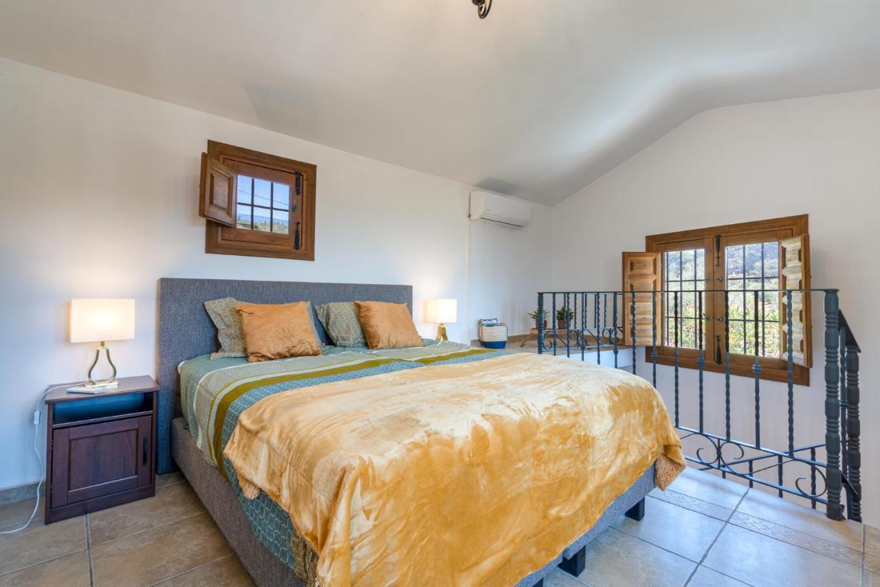 Hacienda la buena vida B&B en appartementen Algarinejo Exterior foto